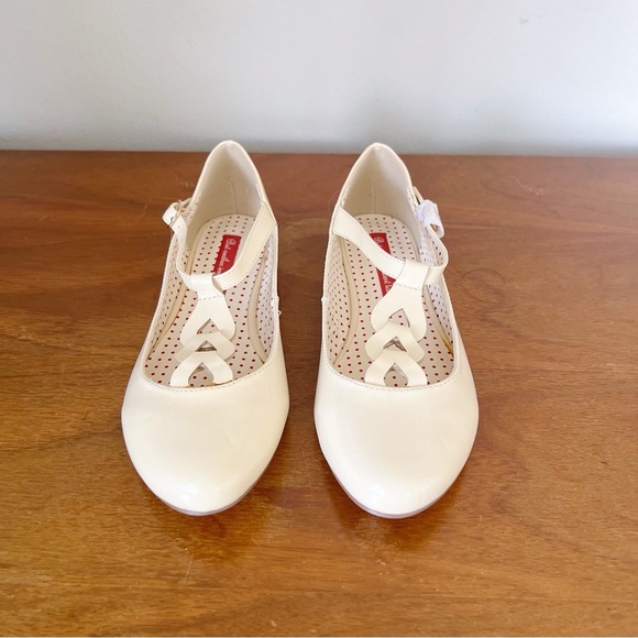 BAIT Footwear • t-strap ballet flats round toe cream ivory patent vegan retro - Picture 2 of 11